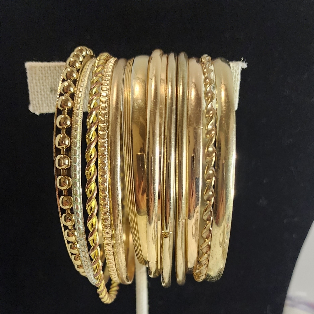 Bangle bracelet - Picture 2 of 3